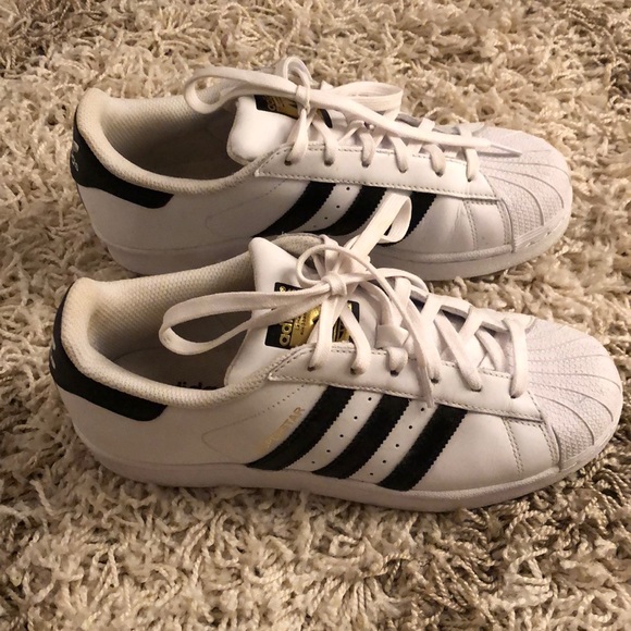 Women’s Adidas Superstar - Picture 1 of 5